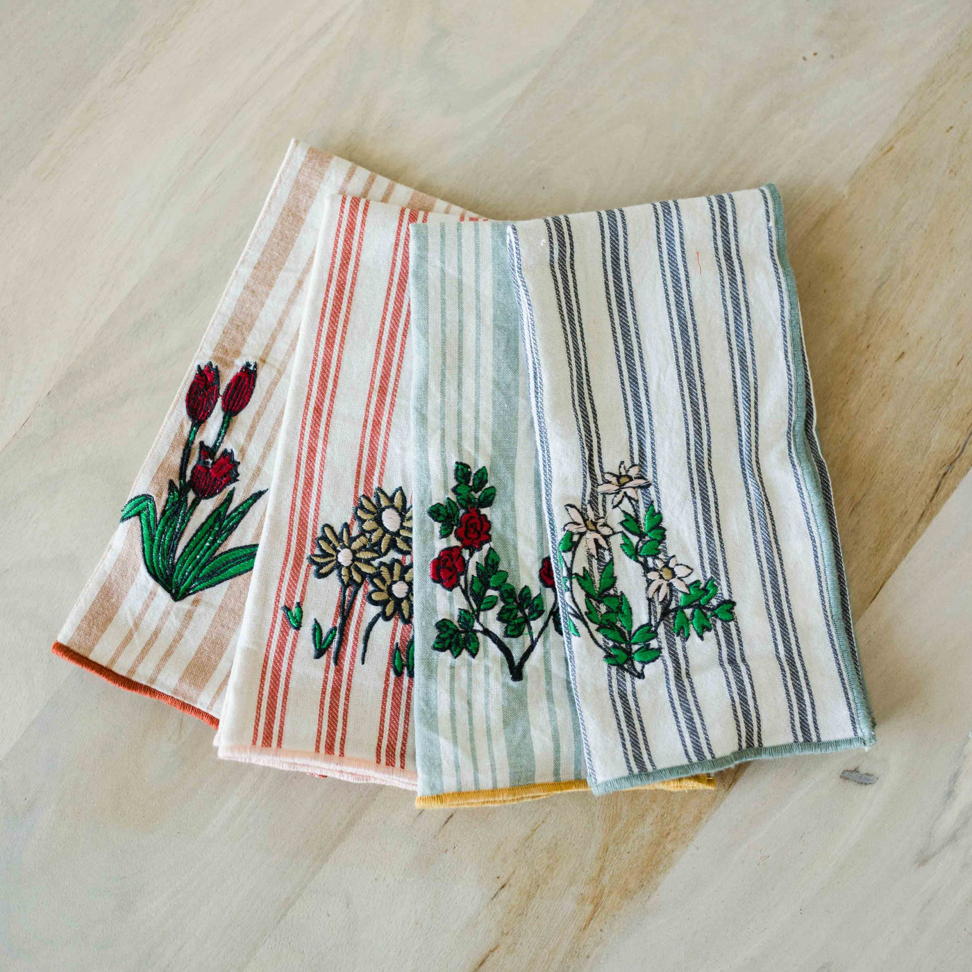 Embroidered Cloth Napkin Set
